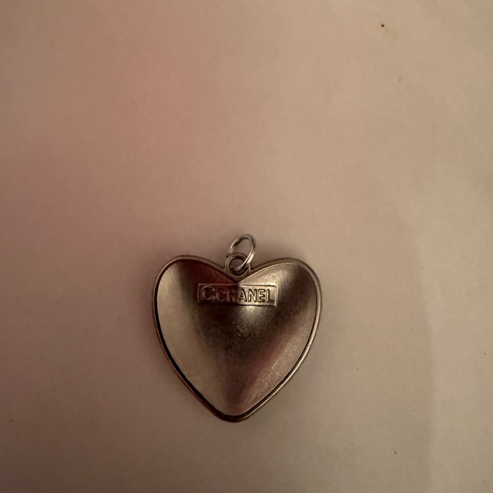 New CHANEL Silver Heart Pendant Necklace - Picture 6 of 7